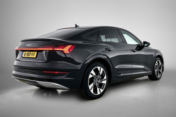 Audi e-tron Sportback 55 quattro Business edition 95 kWh(NL-auto, 90% SoH, Carplay, StoelV, Navi, Parkeersensoren, Etc)