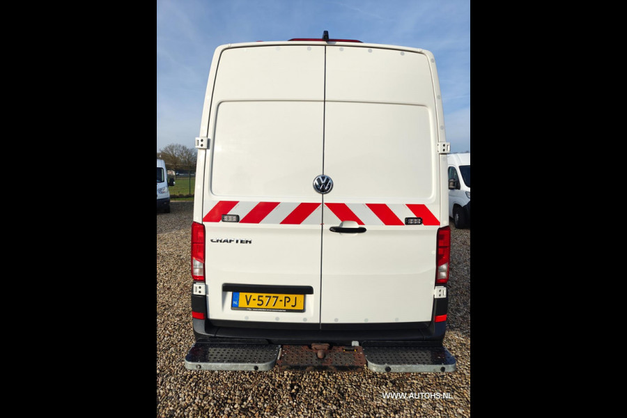 Volkswagen Crafter 35 2.0 TDI L3H3 EL Highline , euro 6 , 1e Eig. 3000 KG trekkracht , pracht bus , cruise camera , ex overheid.