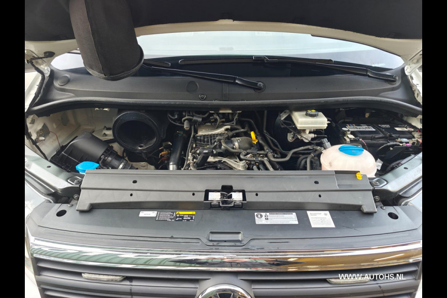 Volkswagen Crafter 35 2.0 TDI L3H3 EL Highline , euro 6 , 1e Eig. 3000 KG trekkracht , pracht bus , cruise camera , ex overheid.