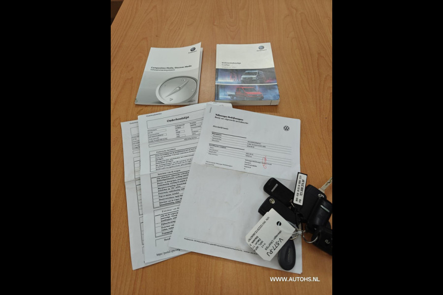 Volkswagen Crafter 35 2.0 TDI L3H3 EL Highline , euro 6 , 1e Eig. 3000 KG trekkracht , pracht bus , cruise camera , ex overheid.