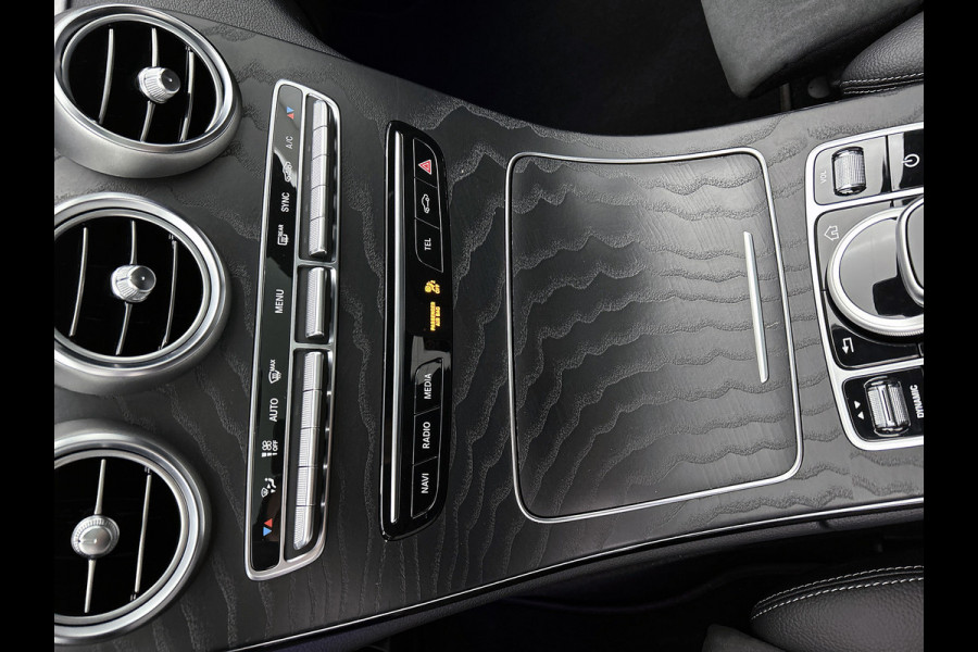 Mercedes-Benz C-Klasse 200 Business Solution AMG Lichtmetalen velgen | Navigatie | Trekhaak | Parking support met camera achter | Inclusief 24 maanden MB Certified garantie voor Europa.