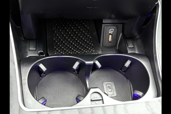 Mercedes-Benz C-Klasse 200 Business Solution AMG Lichtmetalen velgen | Navigatie | Trekhaak | Parking support met camera achter | Inclusief 24 maanden MB Certified garantie voor Europa.