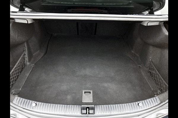 Mercedes-Benz C-Klasse 200 Business Solution AMG Lichtmetalen velgen | Navigatie | Trekhaak | Parking support met camera achter | Inclusief 24 maanden MB Certified garantie voor Europa.