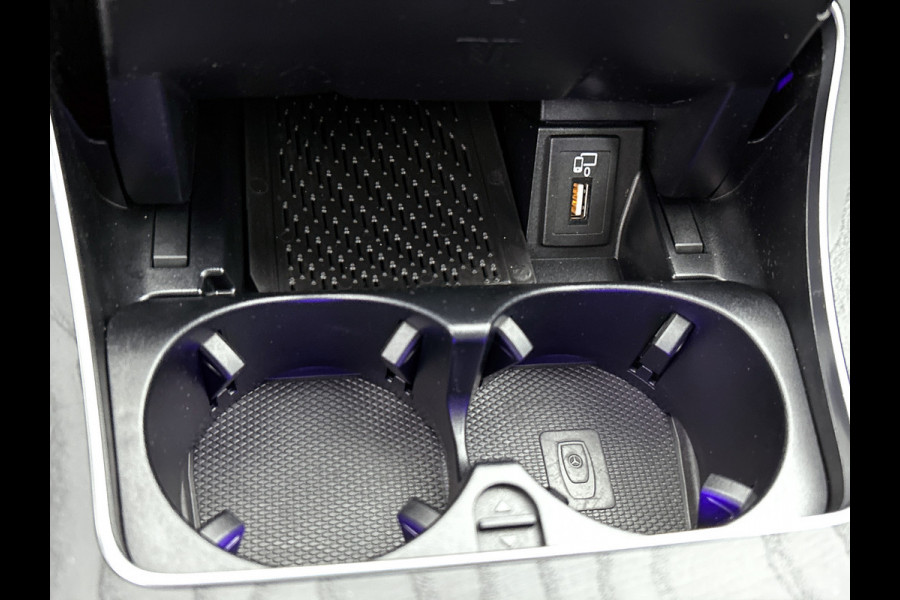 Mercedes-Benz C-Klasse 200 Business Solution AMG Lichtmetalen velgen | Navigatie | Trekhaak | Parking support met camera achter | Inclusief 24 maanden MB Certified garantie voor Europa.