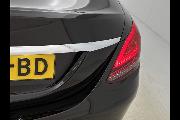 Mercedes-Benz C-Klasse 200 Business Solution AMG Lichtmetalen velgen | Navigatie | Trekhaak | Parking support met camera achter | Inclusief 24 maanden MB Certified garantie voor Europa.