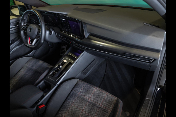 Volkswagen Golf 2.0 TSI GTI / 245pk / Achteruitrij camera / Dodehoek assistent / Stoel en stuurverwarming /