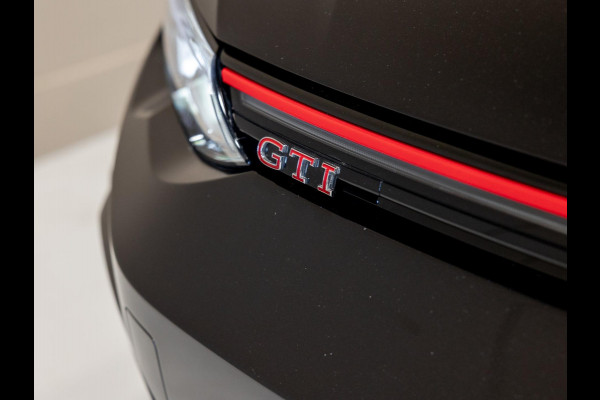 Volkswagen Golf 2.0 TSI GTI / 245pk / Achteruitrij camera / Dodehoek assistent / Stoel en stuurverwarming /