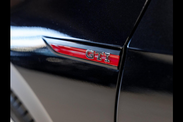 Volkswagen Golf 2.0 TSI GTI / 245pk / Achteruitrij camera / Dodehoek assistent / Stoel en stuurverwarming /