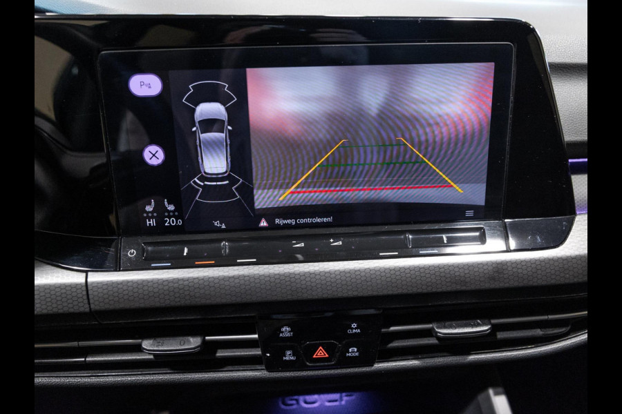 Volkswagen Golf 2.0 TSI GTI / 245pk / Achteruitrij camera / Dodehoek assistent / Stoel en stuurverwarming /