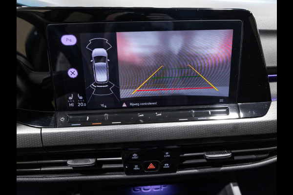 Volkswagen Golf 2.0 TSI GTI / 245pk / Achteruitrij camera / Dodehoek assistent / Stoel en stuurverwarming /