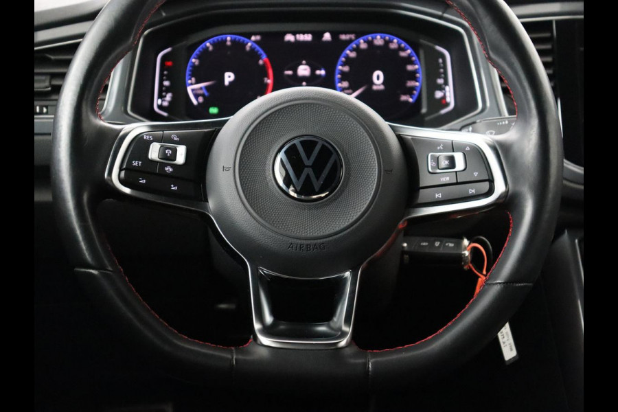 Volkswagen T-Roc 1.5 TSI Sport | Trekhaak | Camera | Carplay | Full LED | Adaptive cruise | Virtual Cockpit | Climate control | Navigatie | Bluetooth | Parkeerhulp