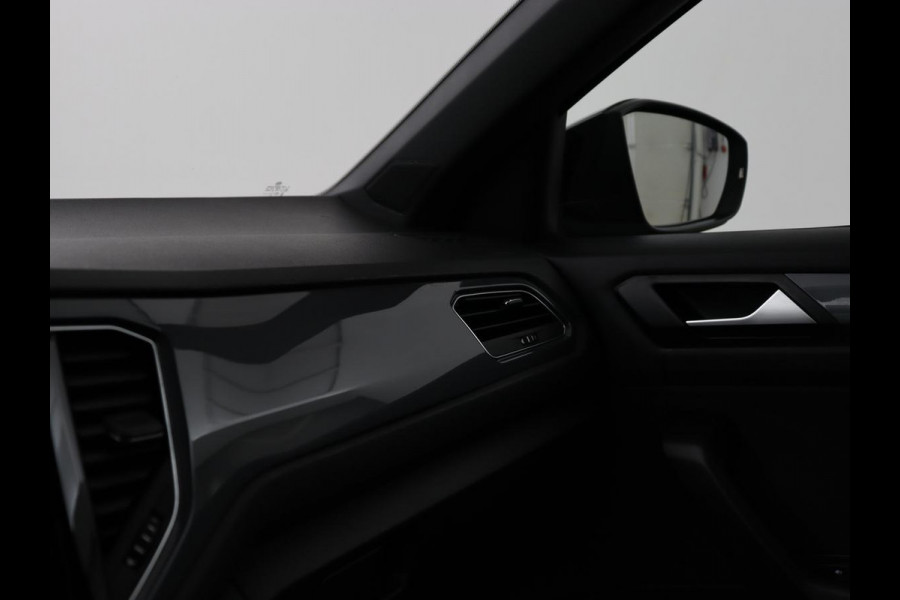 Volkswagen T-Roc 1.5 TSI Sport | Trekhaak | Camera | Carplay | Full LED | Adaptive cruise | Virtual Cockpit | Climate control | Navigatie | Bluetooth | Parkeerhulp