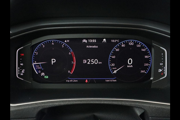 Volkswagen T-Roc 1.5 TSI Sport | Trekhaak | Camera | Carplay | Full LED | Adaptive cruise | Virtual Cockpit | Climate control | Navigatie | Bluetooth | Parkeerhulp