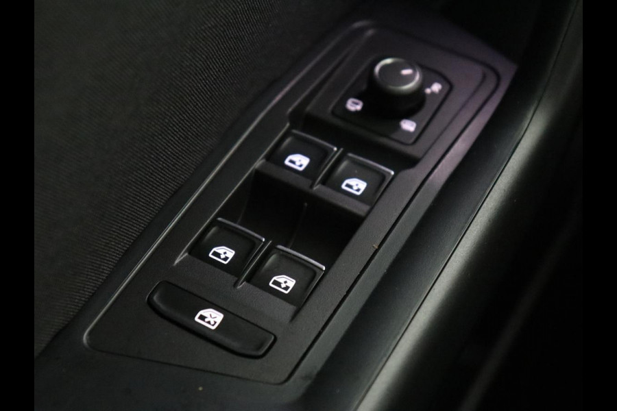 Volkswagen T-Roc 1.5 TSI Sport | Trekhaak | Camera | Carplay | Full LED | Adaptive cruise | Virtual Cockpit | Climate control | Navigatie | Bluetooth | Parkeerhulp