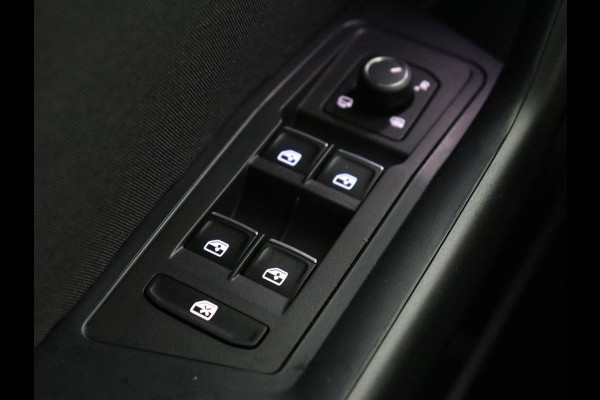 Volkswagen T-Roc 1.5 TSI Sport | Trekhaak | Camera | Carplay | Full LED | Adaptive cruise | Virtual Cockpit | Climate control | Navigatie | Bluetooth | Parkeerhulp