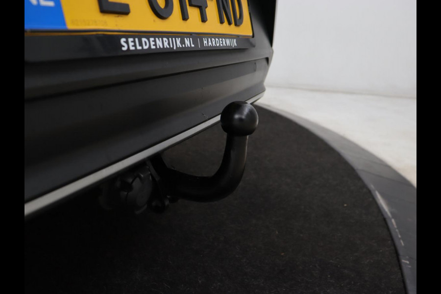 Volkswagen T-Roc 1.5 TSI Sport | Trekhaak | Camera | Carplay | Full LED | Adaptive cruise | Virtual Cockpit | Climate control | Navigatie | Bluetooth | Parkeerhulp