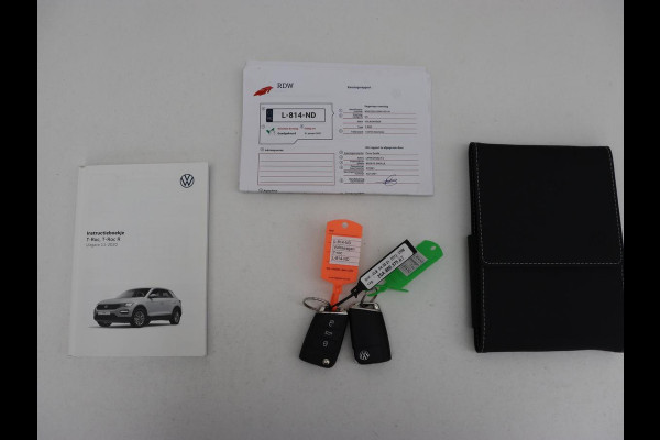 Volkswagen T-Roc 1.5 TSI Sport | Trekhaak | Camera | Carplay | Full LED | Adaptive cruise | Virtual Cockpit | Climate control | Navigatie | Bluetooth | Parkeerhulp