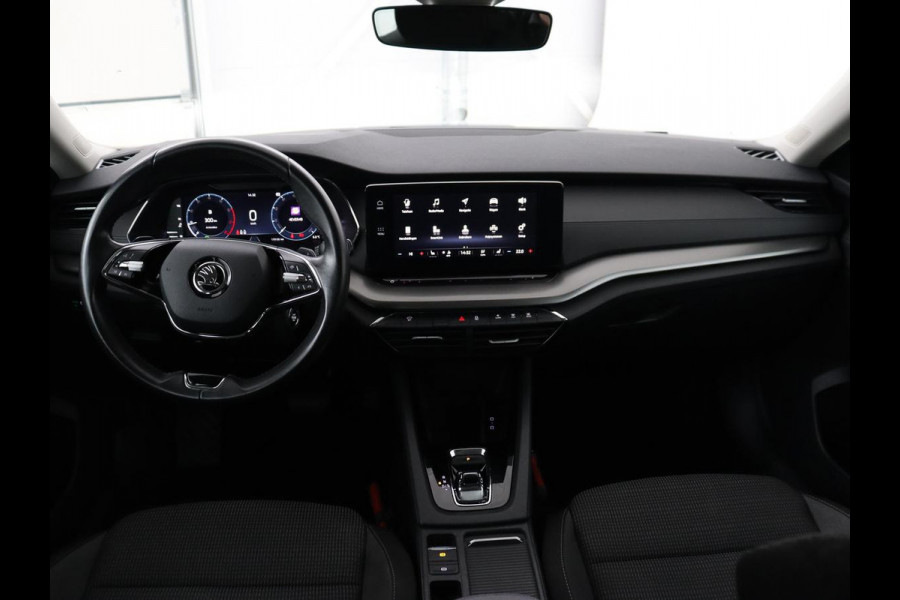 Škoda Octavia 1.0 e-TSI Ambition | Stoelverwarming | Trekhaak | Carplay | Navigatie | Full LED | Parkeerhulp | Cruise control | Climate control | Bluetooth