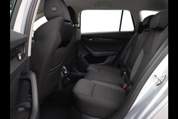 Škoda Octavia 1.0 e-TSI Ambition | Stoelverwarming | Trekhaak | Carplay | Navigatie | Full LED | Parkeerhulp | Cruise control | Climate control | Bluetooth