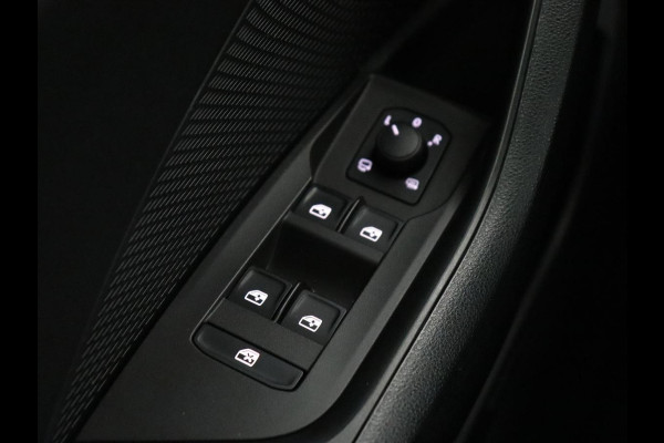 Škoda Octavia 1.0 e-TSI Ambition | Stoelverwarming | Trekhaak | Carplay | Navigatie | Full LED | Parkeerhulp | Cruise control | Climate control | Bluetooth