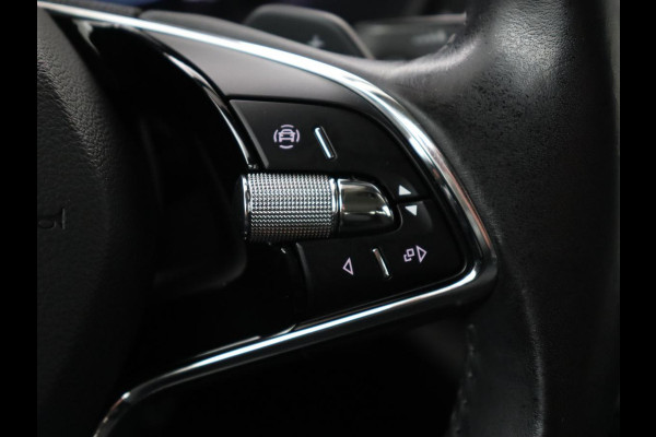 Škoda Octavia 1.0 e-TSI Ambition | Stoelverwarming | Trekhaak | Carplay | Navigatie | Full LED | Parkeerhulp | Cruise control | Climate control | Bluetooth