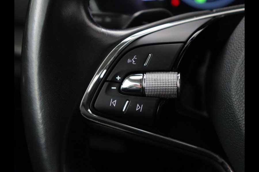 Škoda Octavia 1.0 e-TSI Ambition | Stoelverwarming | Trekhaak | Carplay | Navigatie | Full LED | Parkeerhulp | Cruise control | Climate control | Bluetooth