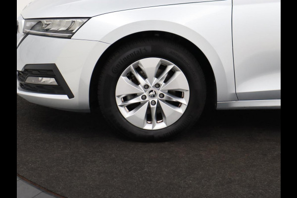 Škoda Octavia 1.0 e-TSI Ambition | Stoelverwarming | Trekhaak | Carplay | Navigatie | Full LED | Parkeerhulp | Cruise control | Climate control | Bluetooth