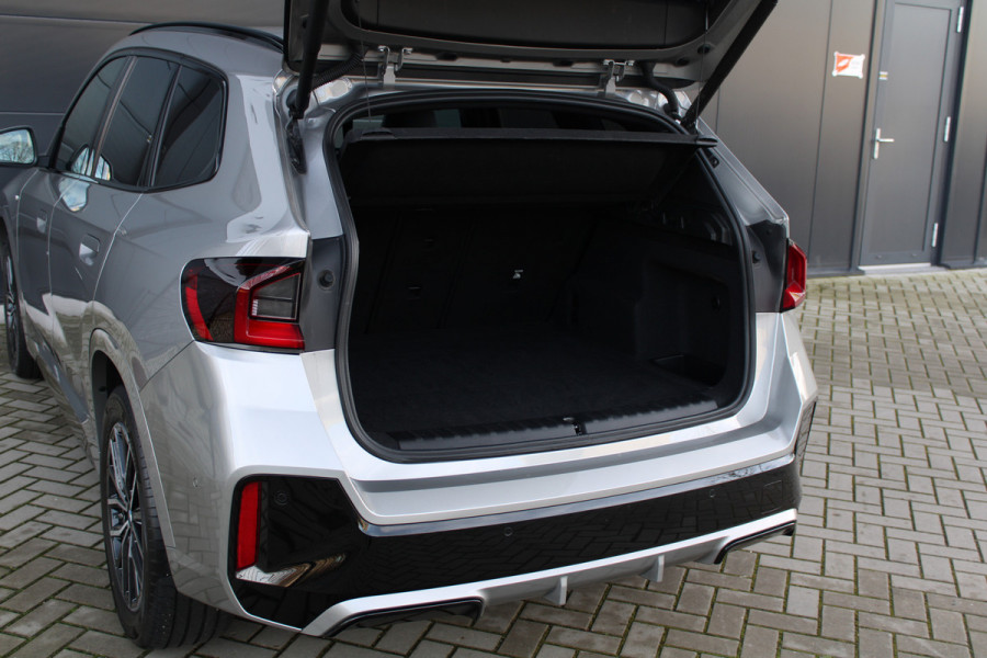 BMW X1 sDrive20i | BTW | M-SPORT | KEYLESS | HUD | 360 CAM | AMBIENCE LIGHT |