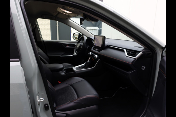 Toyota RAV4 2.5 Hybrid AWD Adventure | Treeplanken | Stoel/Stuurwielverwarm