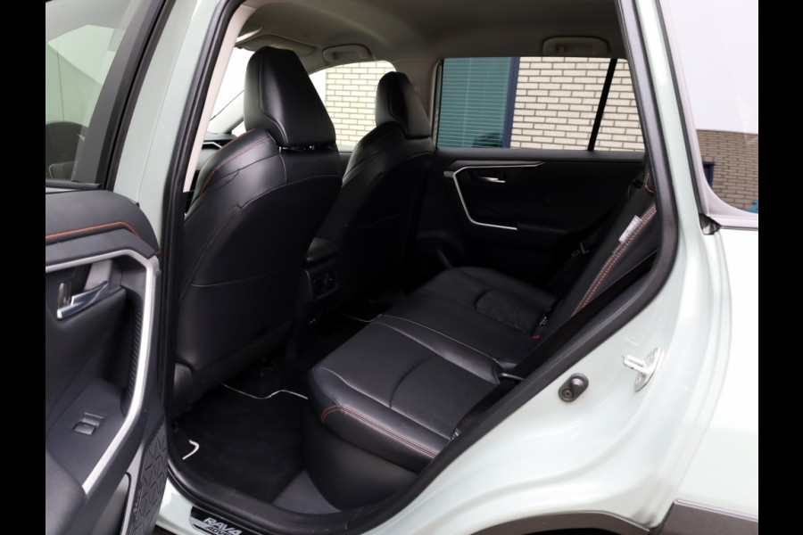 Toyota RAV4 2.5 Hybrid AWD Adventure | Treeplanken | Stoel/Stuurwielverwarm