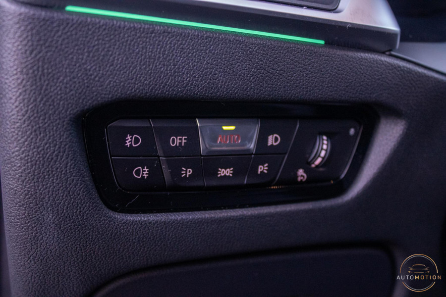 BMW 3-serie 330e PANO MEMORY M PAKKET CAMERA HUD