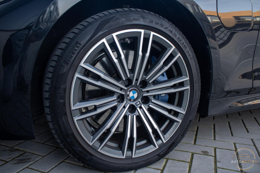 BMW 3-serie 330e PANO MEMORY M PAKKET CAMERA HUD