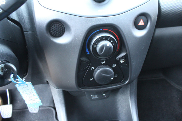 Peugeot 108 1.0 e-VTi 73pk Access NL-Auto NAP 35.422km