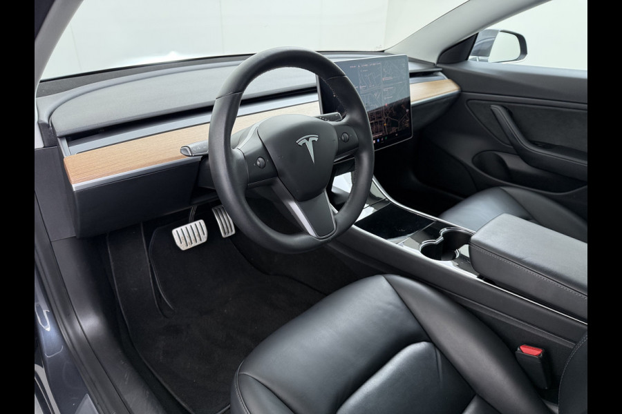 Tesla Model 3 Performance 513pk 0-100 3,4sec AWD Lmv 20" AutoPilot Rode Remklauwen Carbon Spoiler Panoramadak Adaptive Cruise Camera's Leer Pd Elektr.-A-Klep+Stuur+Verst.Stoel+Geheugen Easy Entry Stoel+Bank-Verwarmd Keyless WiFi  75kWh 4WD 1e Eigenaar Origineel Nederlandse Auto Nieuwprijs € 65.680 SOH 83%