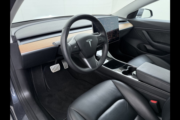 Tesla Model 3 Performance 513pk 0-100 3,4sec AWD Lmv 20" AutoPilot Rode Remklauwen Carbon Spoiler Panoramadak Adaptive Cruise Camera's Leer Pd Elektr.-A-Klep+Stuur+Verst.Stoel+Geheugen Easy Entry Stoel+Bank-Verwarmd Keyless WiFi  75kWh 4WD 1e Eigenaar Origineel Nederlandse Auto Nieuwprijs € 65.680 SOH 83%