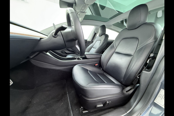 Tesla Model 3 Performance 513pk 0-100 3,4sec AWD Lmv 20" AutoPilot Rode Remklauwen Carbon Spoiler Panoramadak Adaptive Cruise Camera's Leer Pd Elektr.-A-Klep+Stuur+Verst.Stoel+Geheugen Easy Entry Stoel+Bank-Verwarmd Keyless WiFi  75kWh 4WD 1e Eigenaar Origineel Nederlandse Auto Nieuwprijs € 65.680 SOH 83%