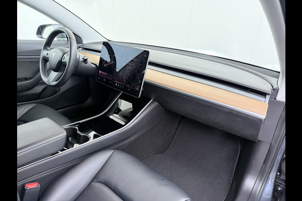 Tesla Model 3 Performance 513pk 0-100 3,4sec AWD Lmv 20" AutoPilot Rode Remklauwen Carbon Spoiler Panoramadak Adaptive Cruise Camera's Leer Pd Elektr.-A-Klep+Stuur+Verst.Stoel+Geheugen Easy Entry Stoel+Bank-Verwarmd Keyless WiFi  75kWh 4WD 1e Eigenaar Origineel Nederlandse Auto Nieuwprijs € 65.680 SOH 83%