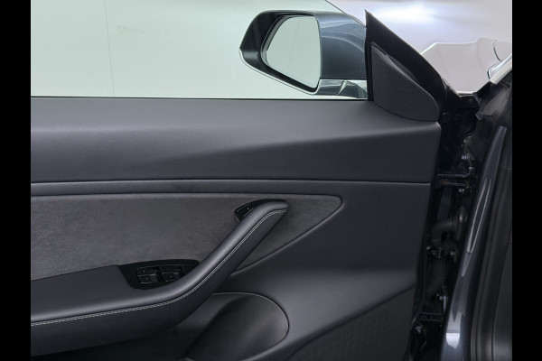 Tesla Model 3 Performance 513pk 0-100 3,4sec AWD Lmv 20" AutoPilot Rode Remklauwen Carbon Spoiler Panoramadak Adaptive Cruise Camera's Leer Pd Elektr.-A-Klep+Stuur+Verst.Stoel+Geheugen Easy Entry Stoel+Bank-Verwarmd Keyless WiFi  75kWh 4WD 1e Eigenaar Origineel Nederlandse Auto Nieuwprijs € 65.680 SOH 83%