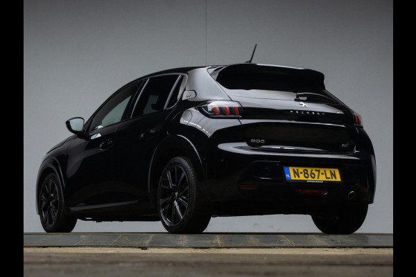 Peugeot 208 1.2 PureTech GT Pack (PANORAMADAK,CARPLAY,ELECTRISCHE STOELEN,LEDER,3D CAMERA,LED,XENON,BLACK/PACK,PDC,NETTESTAAT)