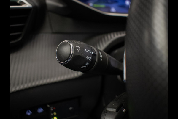 Peugeot 208 1.2 PureTech GT Pack (PANORAMADAK,CARPLAY,ELECTRISCHE STOELEN,LEDER,3D CAMERA,LED,XENON,BLACK/PACK,PDC,NETTESTAAT)