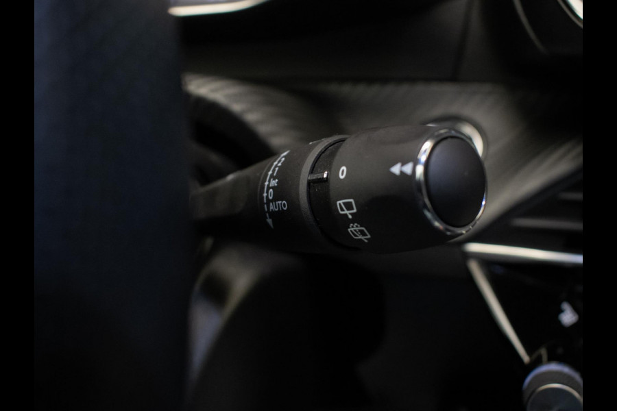 Peugeot 208 1.2 PureTech GT Pack (PANORAMADAK,CARPLAY,ELECTRISCHE STOELEN,LEDER,3D CAMERA,LED,XENON,BLACK/PACK,PDC,NETTESTAAT)