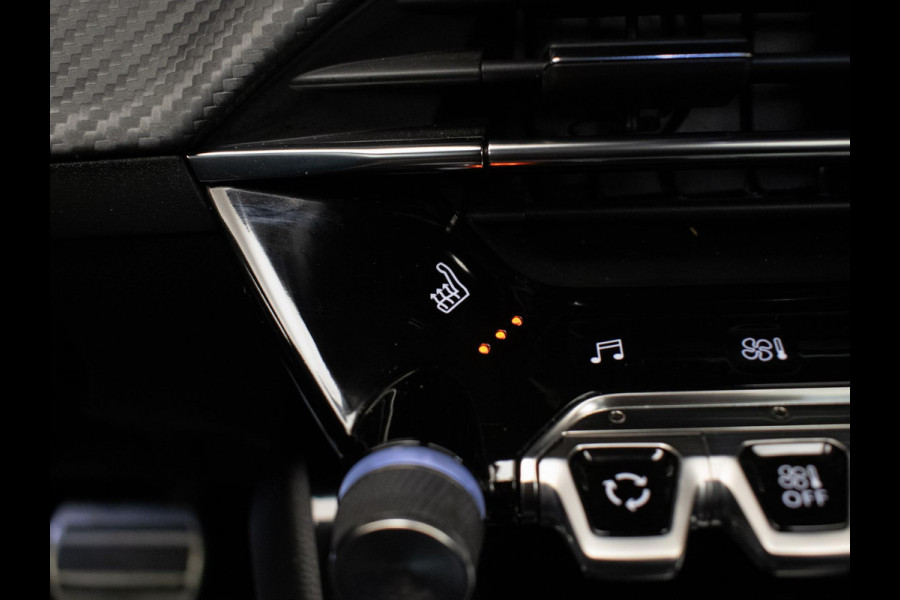 Peugeot 208 1.2 PureTech GT Pack (PANORAMADAK,CARPLAY,ELECTRISCHE STOELEN,LEDER,3D CAMERA,LED,XENON,BLACK/PACK,PDC,NETTESTAAT)
