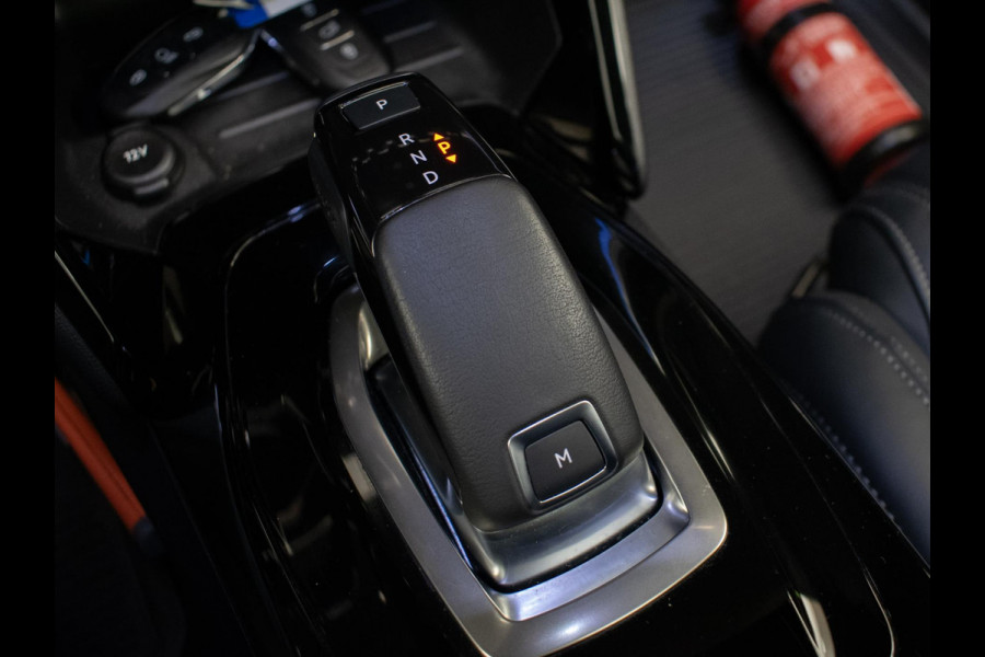 Peugeot 208 1.2 PureTech GT Pack (PANORAMADAK,CARPLAY,ELECTRISCHE STOELEN,LEDER,3D CAMERA,LED,XENON,BLACK/PACK,PDC,NETTESTAAT)