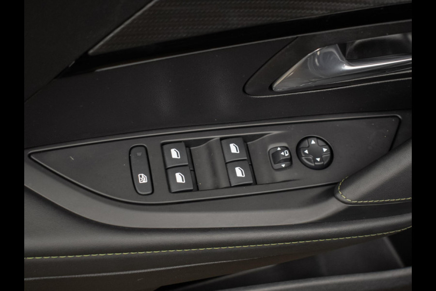 Peugeot 208 1.2 PureTech GT Pack (PANORAMADAK,CARPLAY,ELECTRISCHE STOELEN,LEDER,3D CAMERA,LED,XENON,BLACK/PACK,PDC,NETTESTAAT)