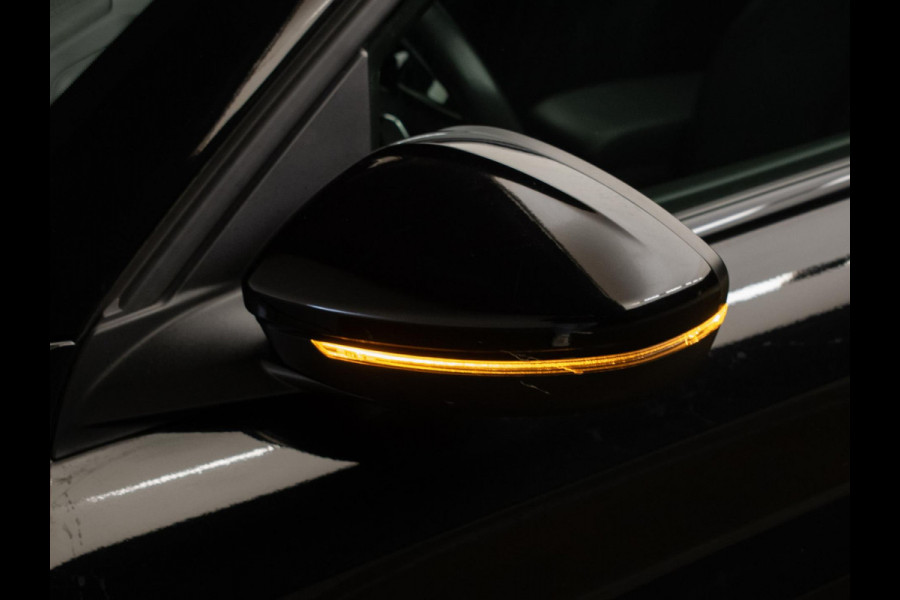 Peugeot 208 1.2 PureTech GT Pack (PANORAMADAK,CARPLAY,ELECTRISCHE STOELEN,LEDER,3D CAMERA,LED,XENON,BLACK/PACK,PDC,NETTESTAAT)