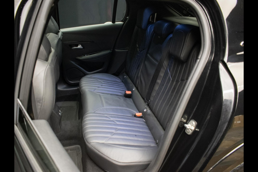 Peugeot 208 1.2 PureTech GT Pack (PANORAMADAK,CARPLAY,ELECTRISCHE STOELEN,LEDER,3D CAMERA,LED,XENON,BLACK/PACK,PDC,NETTESTAAT)