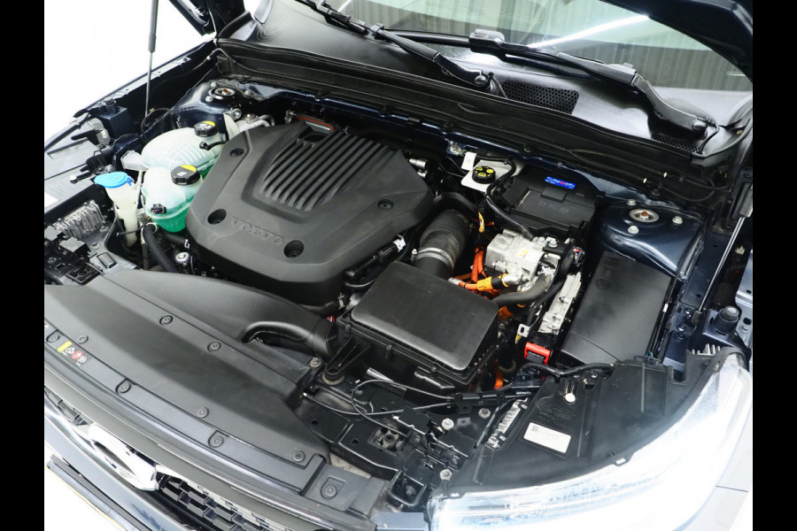 Volvo XC40 1.5 T5 Recharge R-Design | Panoramadak | Styling Kit | Pilot Assit | Trekhaak | Harman/Kardon | Leder | 360 | Keyless