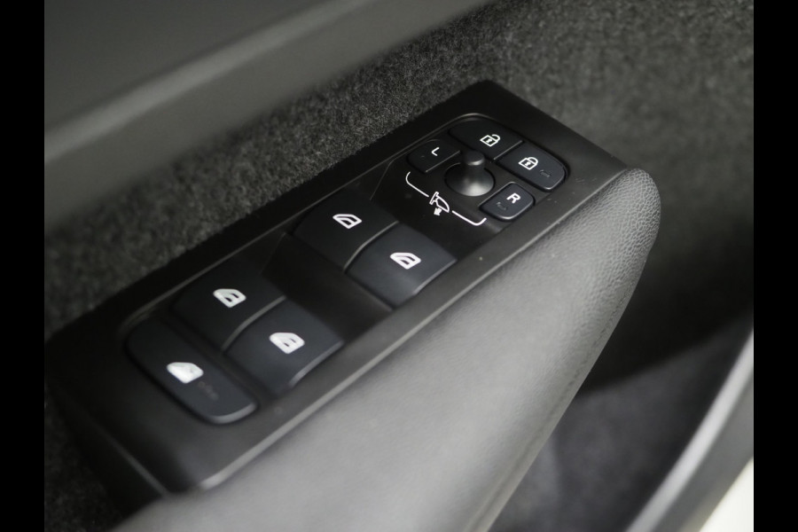 Volvo XC40 1.5 T5 Recharge R-Design | Panoramadak | Styling Kit | Pilot Assit | Trekhaak | Harman/Kardon | Leder | 360 | Keyless