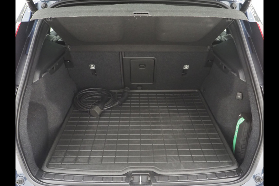 Volvo XC40 1.5 T5 Recharge R-Design | Panoramadak | Styling Kit | Pilot Assit | Trekhaak | Harman/Kardon | Leder | 360 | Keyless