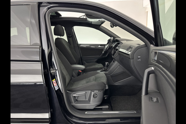 Volkswagen Tiguan Allspace 1.5 TSI R-Line Highline Business [ 7-Pers. ] Aut. *PANO | ARTVELOURS | FULL-LED | DIGI-COCKPIT | KEYLESS | ADAPTIVE-CRUISE | CAMERA | SHIFTPADDLES | CARPLAY | DAB+ | HEATED-COMFORTSEATS | NAVI-FULLMAP | PRIVACYGLASS | 19''ALU*